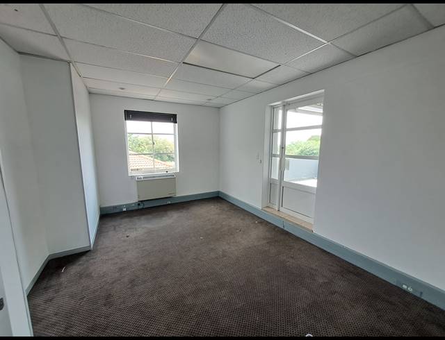 190M² OFFICE TO LET IN HYDE PARK